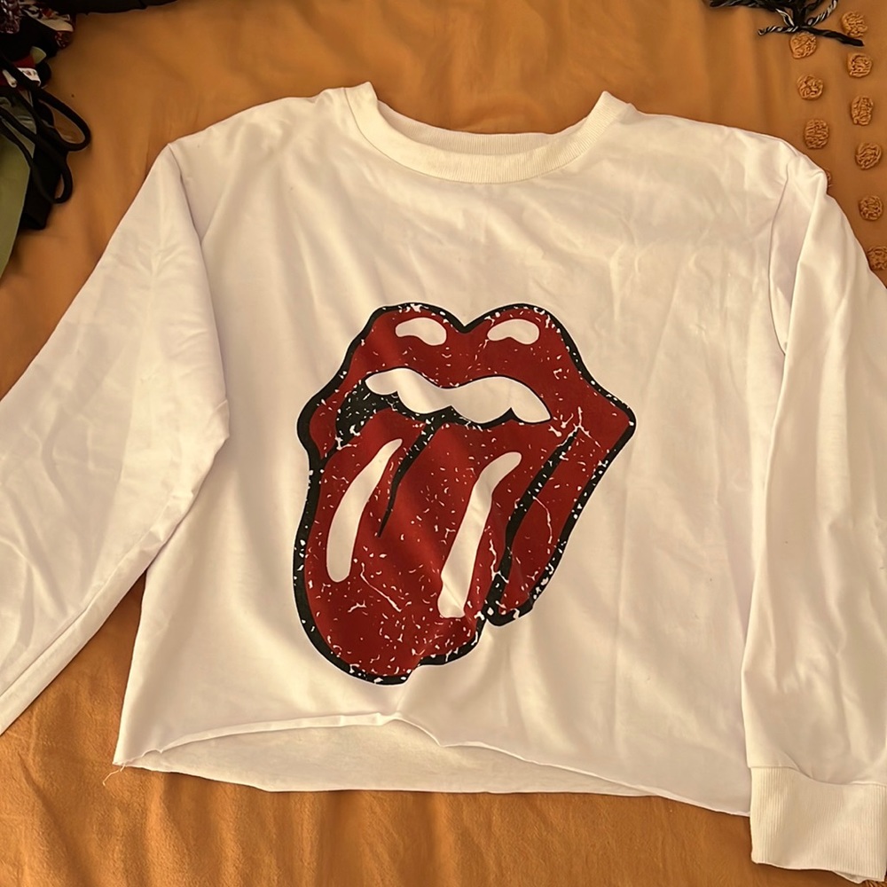 Long sleeve cut off top